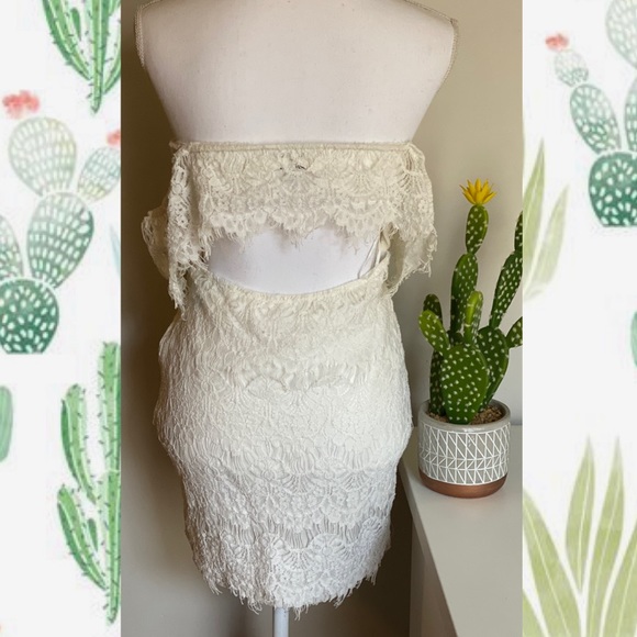 Miss Holly | Off the shoulder white lace mini dress Size 8 - Picture 8 of 11